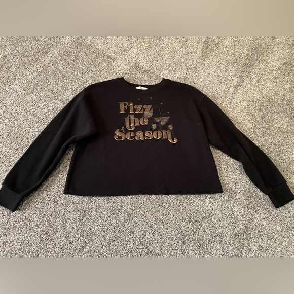 Cozy Cropped “Fizz The Season” sweater - Picture 1 of 3